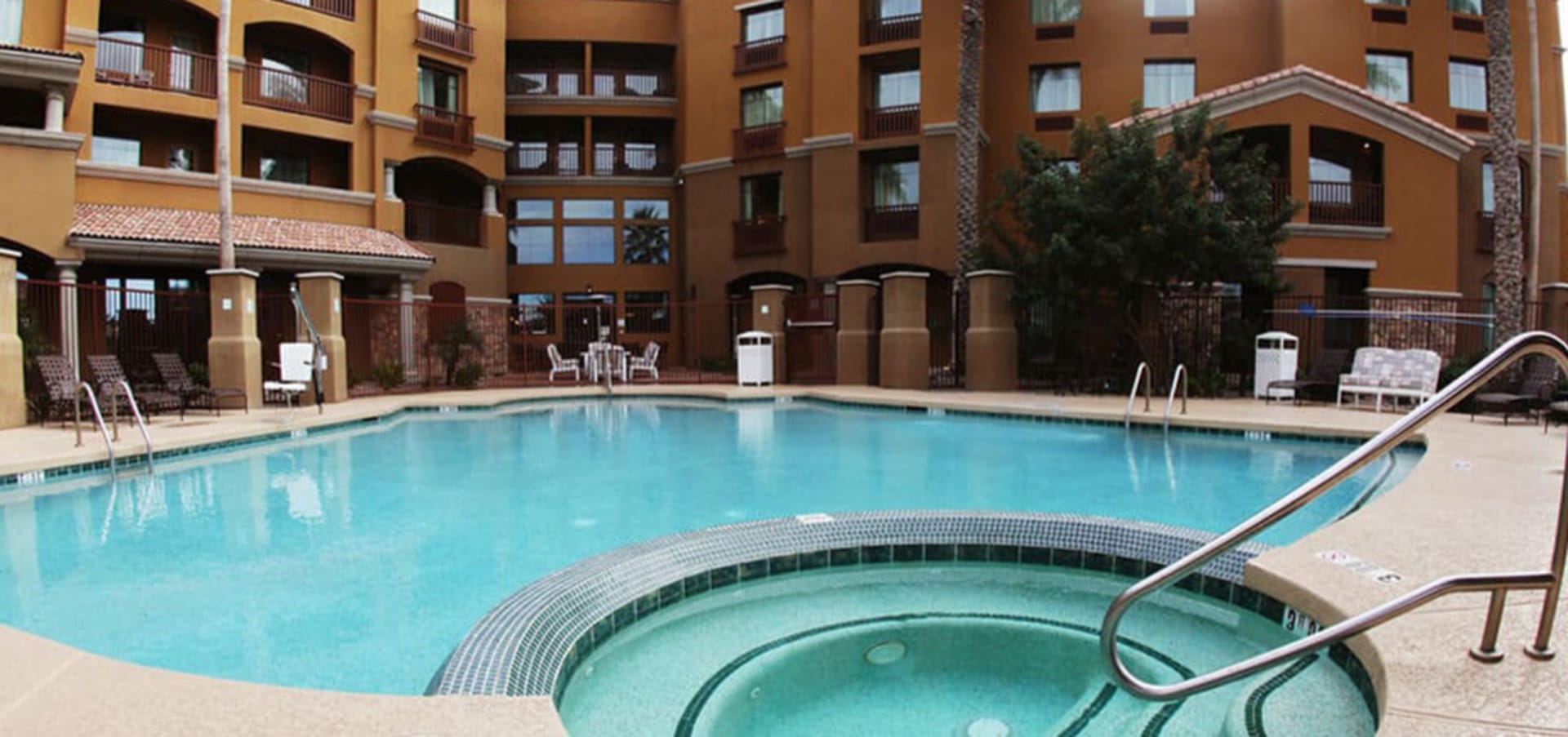 Holiday Inn at Ocotillo pool