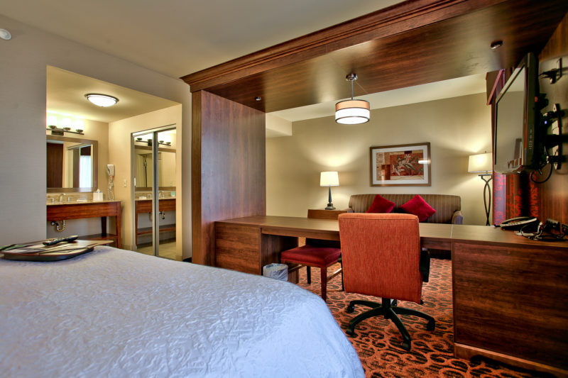 Hampton Inn & Suites Bedroom Desk