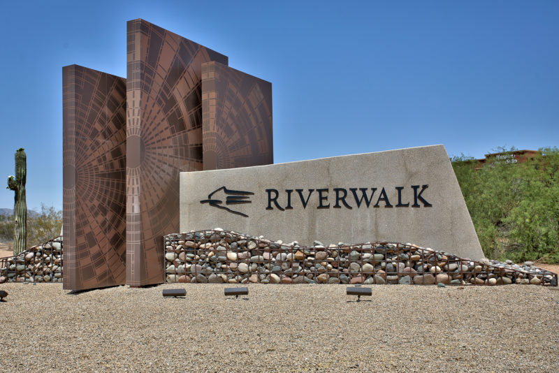 Hampton Inn & Suites Riverwalk Monument sign