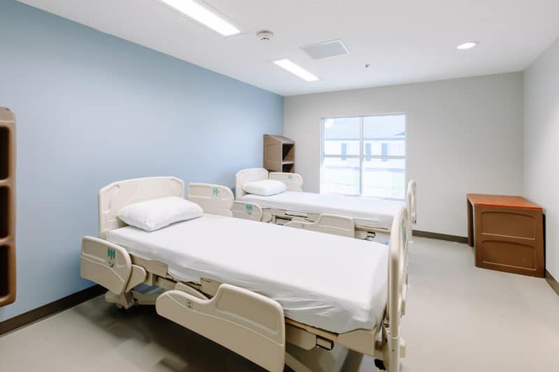 A room with two medical beds